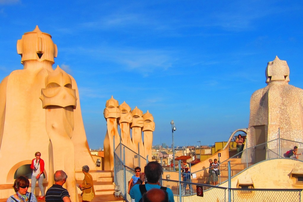 lucha libre-esque figures atop caso batlló, aka la pedrera