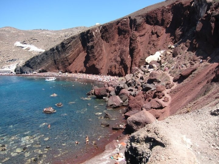 the red beach in santorini