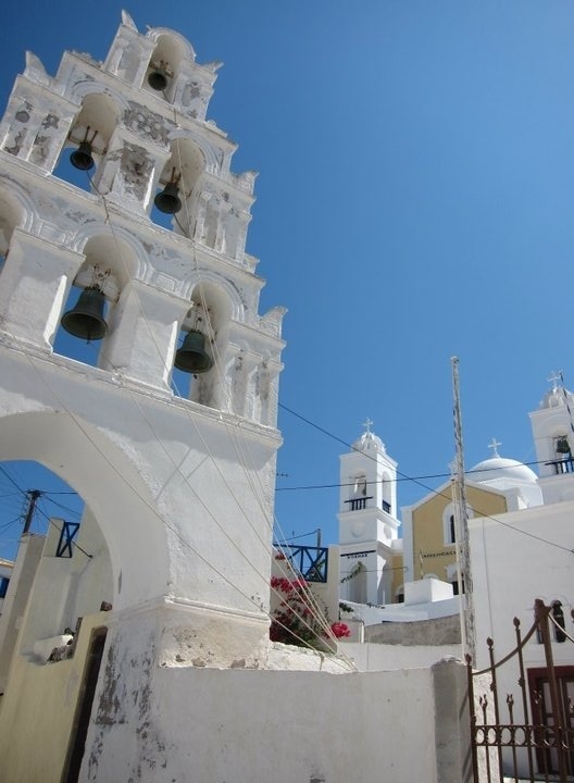 town entrance to megalachori on santorini