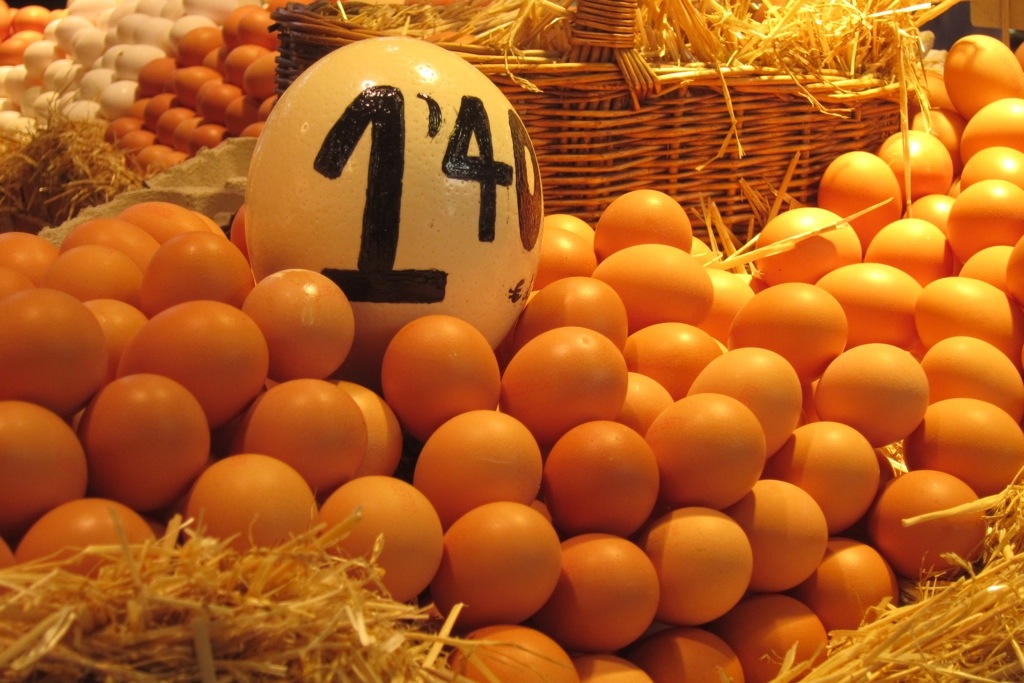 los huevos at la boqueria in barcelona.