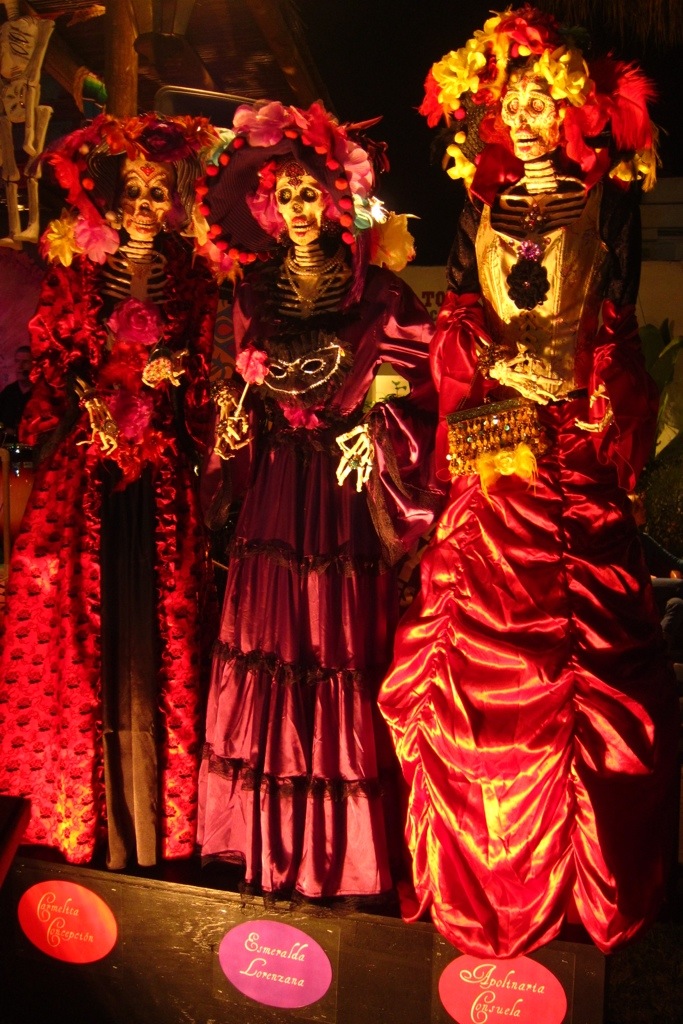 the dia de los muertos festival at old town in san diego