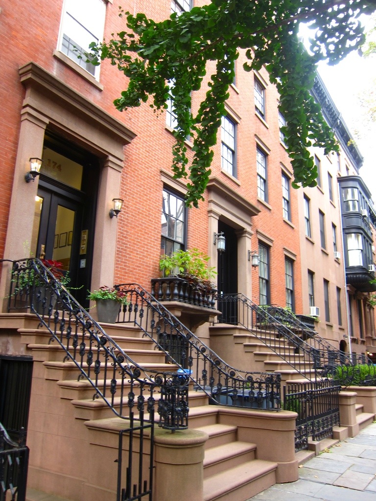 checking out the brownstones of brooklyn heights during a weekend in nyc following a work training in manhattan the previous friday