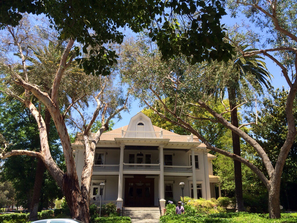 seaver house at pomona college, one of the claremont colleges. lovely amongst the lush trees.