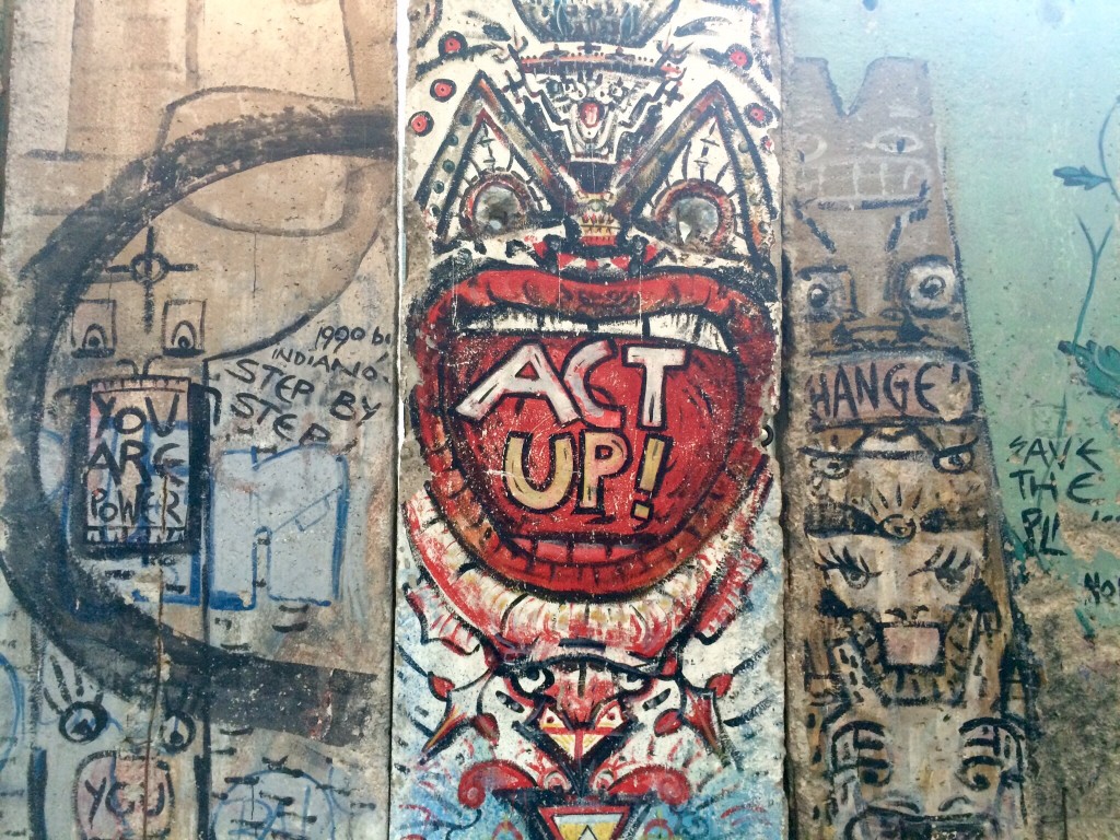 a piece of the berlin wall at the newseum in washington, dc.