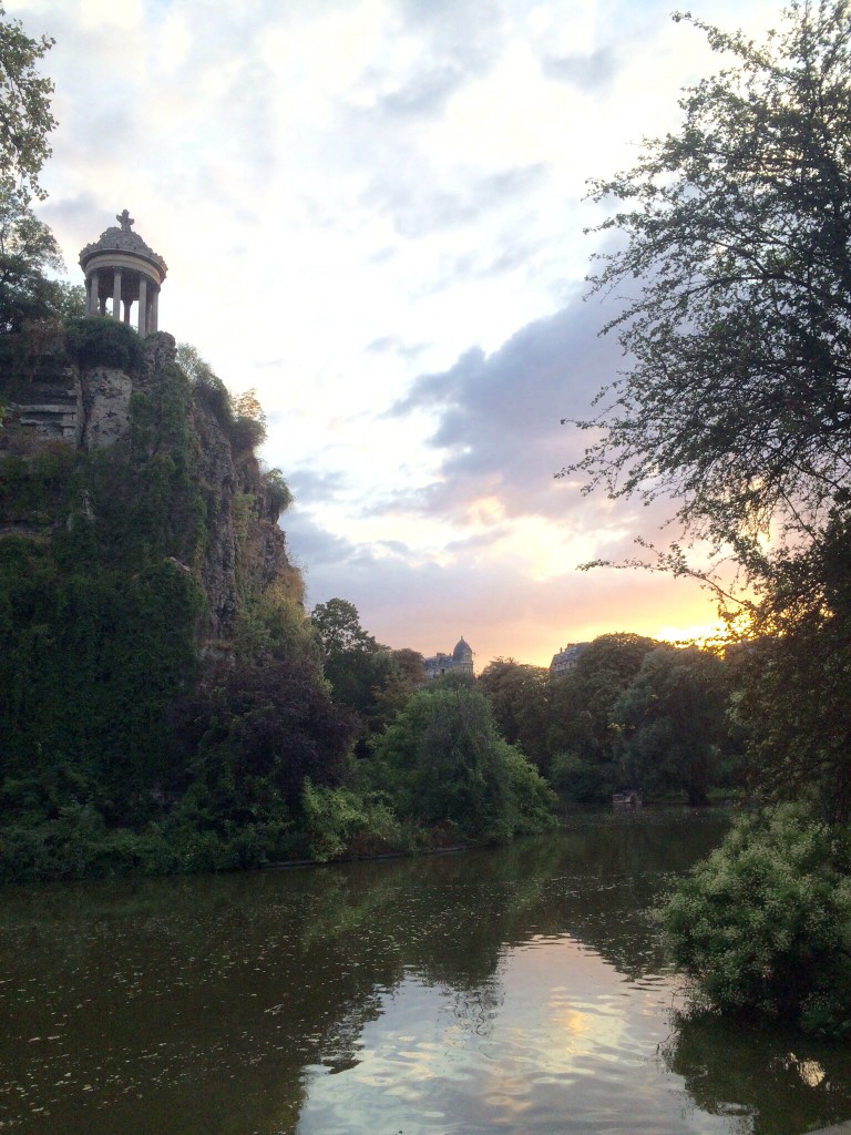 stunning cliff views with the temple atop the parc des buttes chaumont